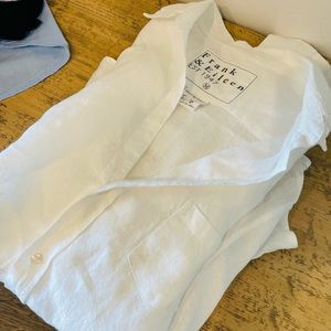 Frank & Eileen classic linen button-down shirt.
